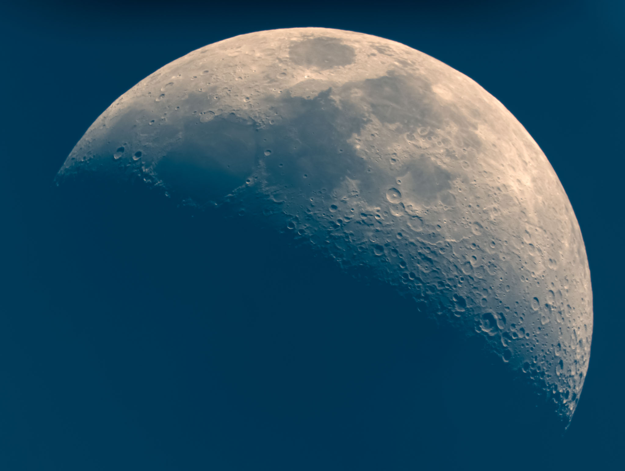 Moon-2022-05-05-a.jpg